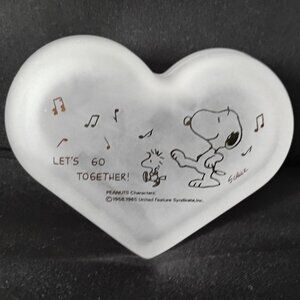 Vintage SNOOPY Frosted/Satin Glass Heart Shaped Trinket Box